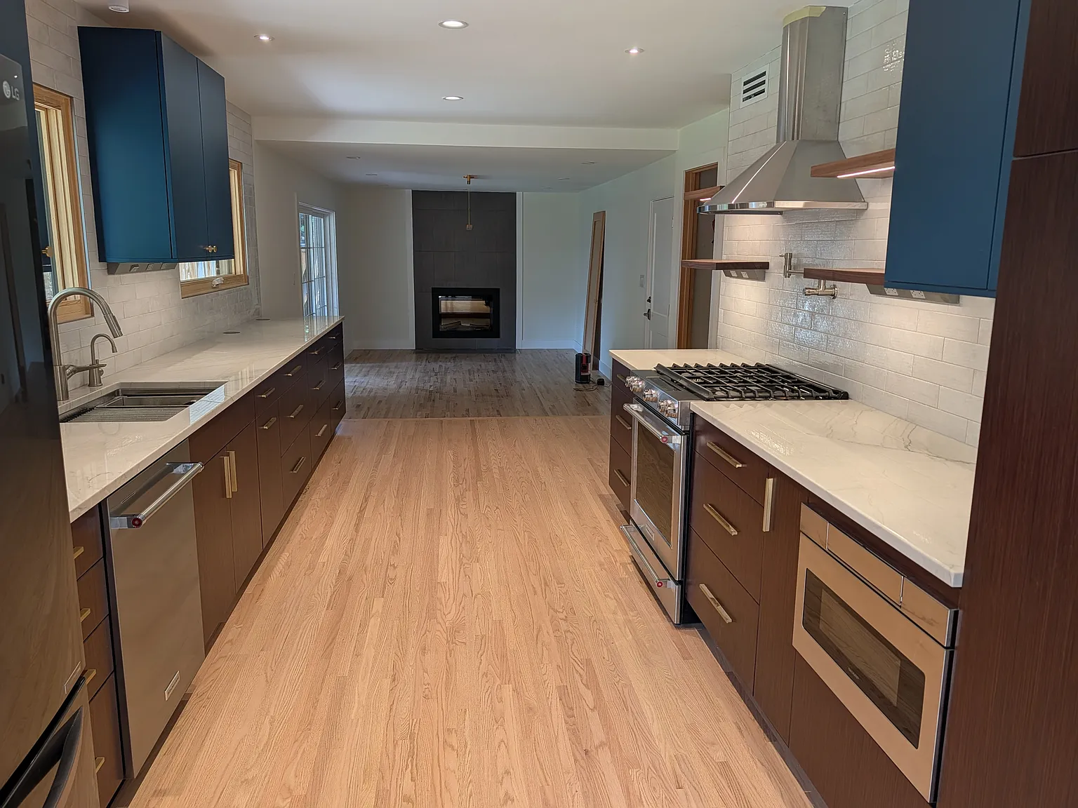 4 bed, 2.5 bath, 2800 sqft, $4,950 — Photo 4