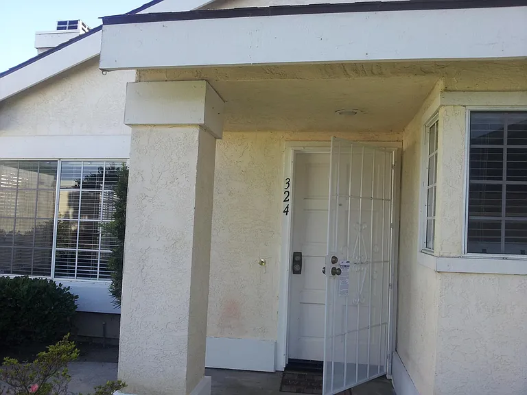 324 Riverview Way — Photo 1