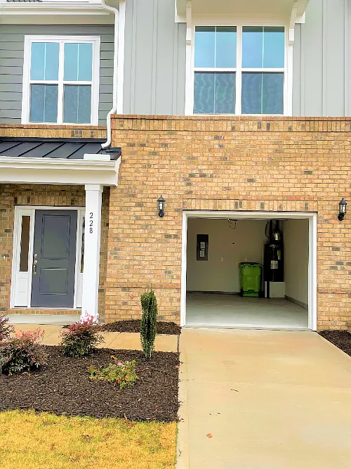 3 bed, 2.5 bath, 1763 sqft, $1,950 — Photo 2