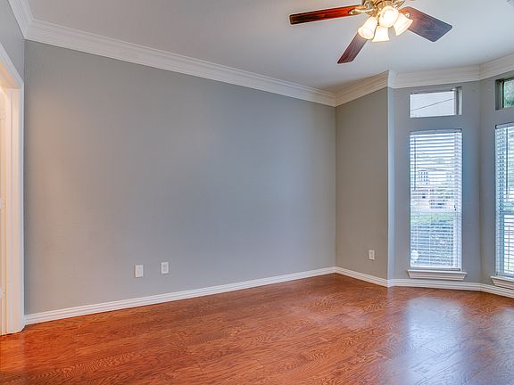 4th image of 3951 N Hall St