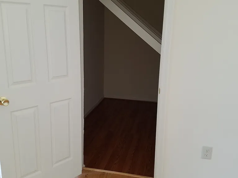 921 Westhaven Dr — Photo 2