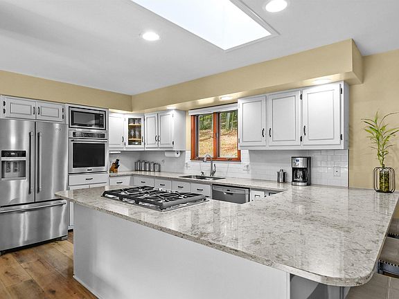 4th image of 2221 Kaukauna Ct