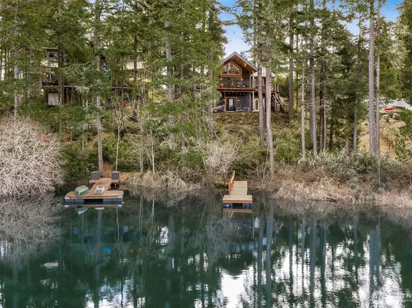 390 E Emerald Lake Drive E, Grapeview, WA 98546