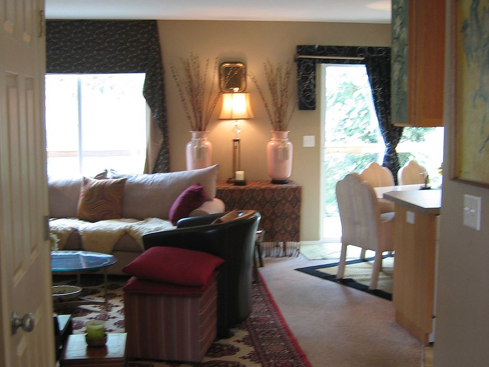 bath/closet/laundry Hall