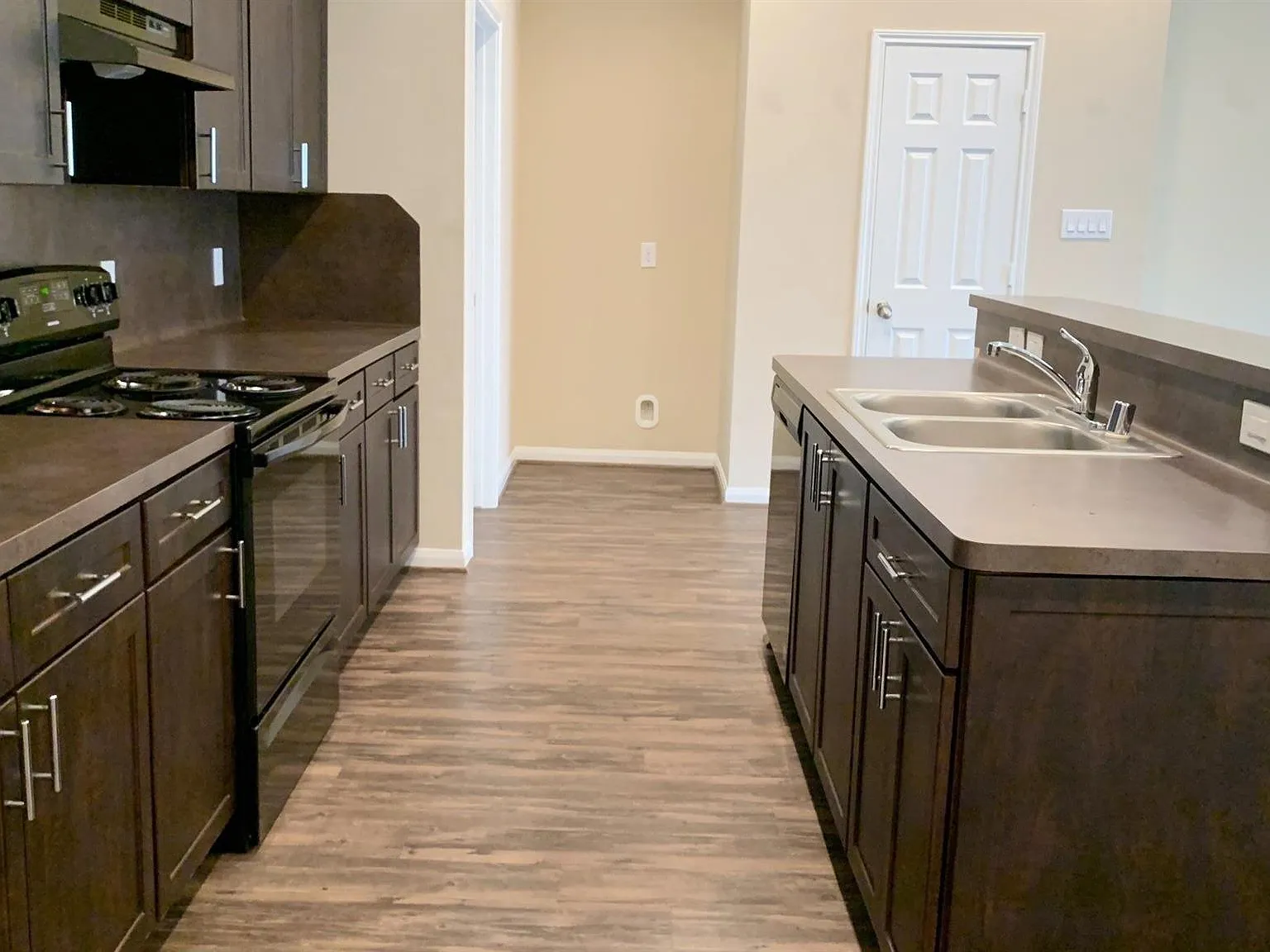 3 bed, 2.0 bath, 1620 sqft, $1,750 — Photo 4