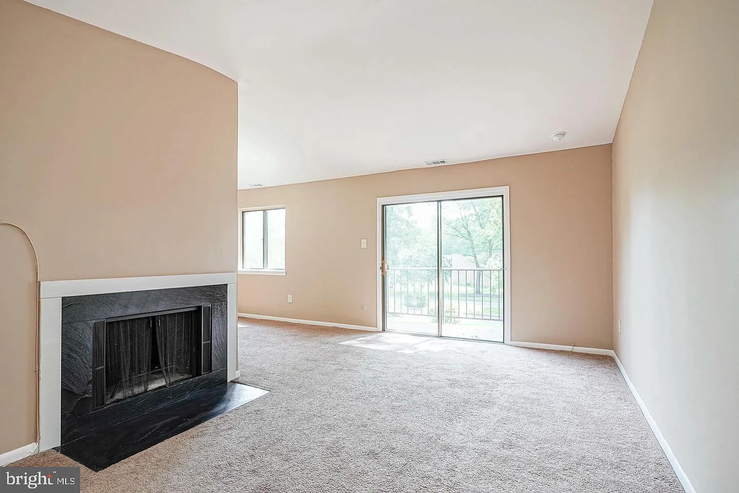 2 bed, 1100 sqft, $2,200 — Photo 4