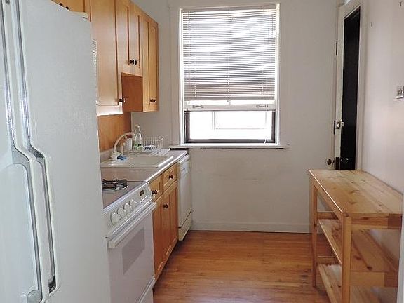 4th image of 572 Sheridan Sq APT 3