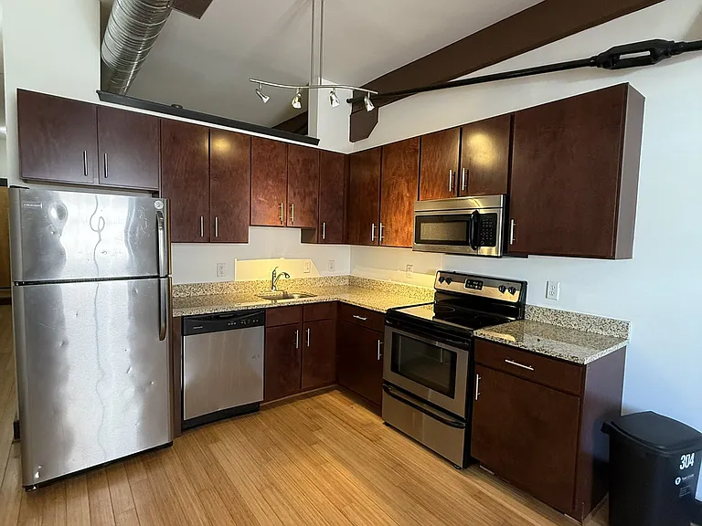 Cobblestone Commons — Photo 17