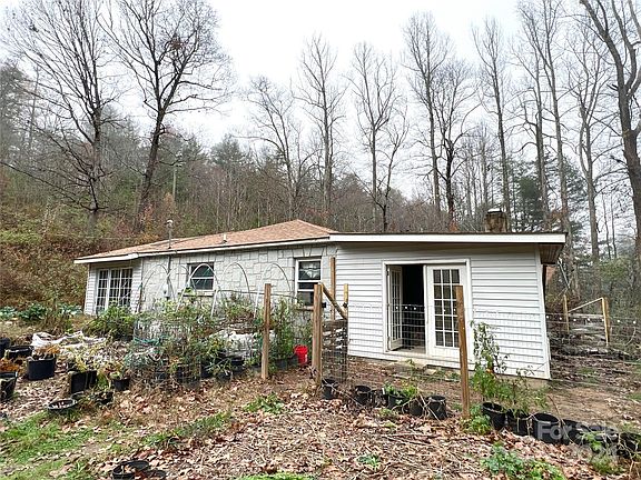 3rd image of 118 Elk Dell Ln