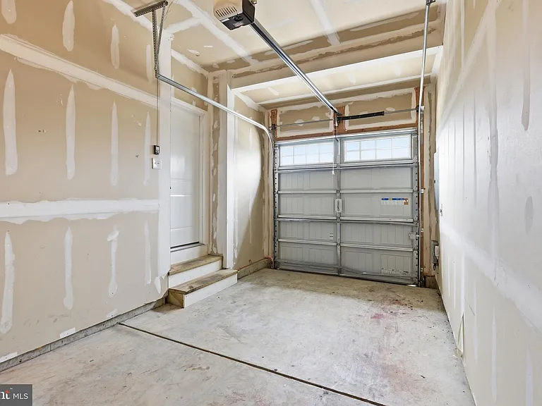 529 Swansea Dr — Photo 35