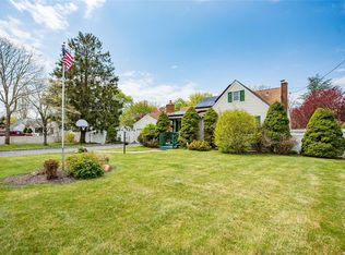 92 Maple Ave, Bellport, NY 11713