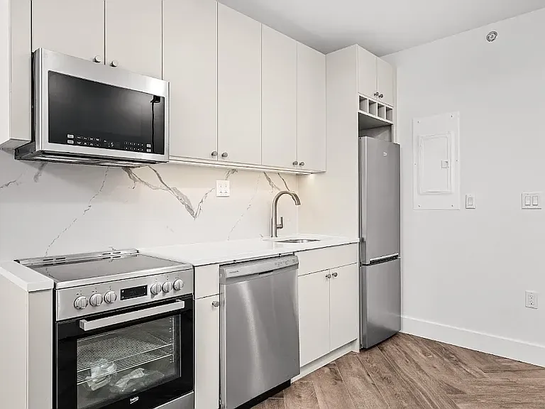 706 Ocean Pkwy #4C — Photo 4