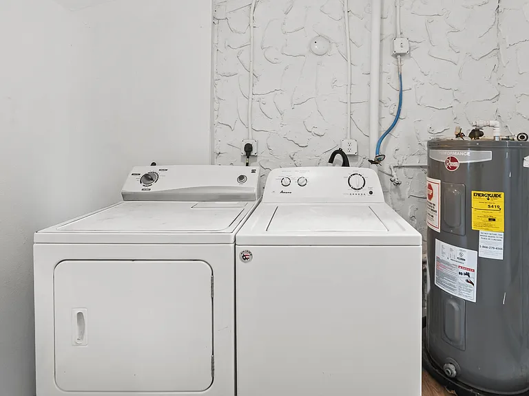 Washer and dryer provided in separate laundry room