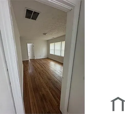 2300 Carey Dr SE — Photo 7