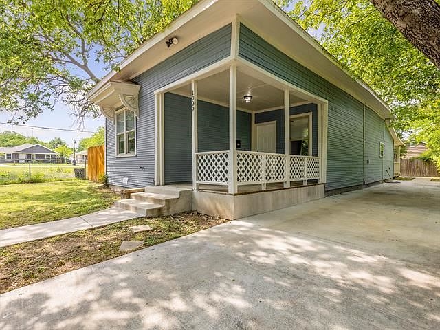 1st image of 1009 Stella St