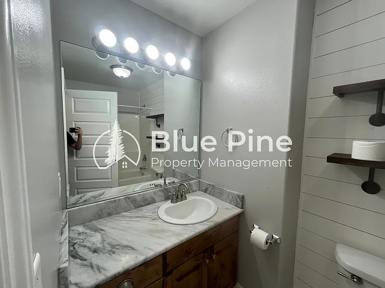 1941 N Oakbrook Rd — Photo 18