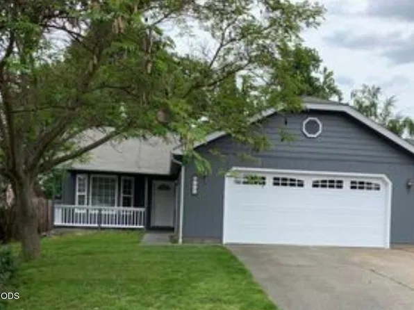 168 SE Independence Dr, Grants Pass, OR 97527