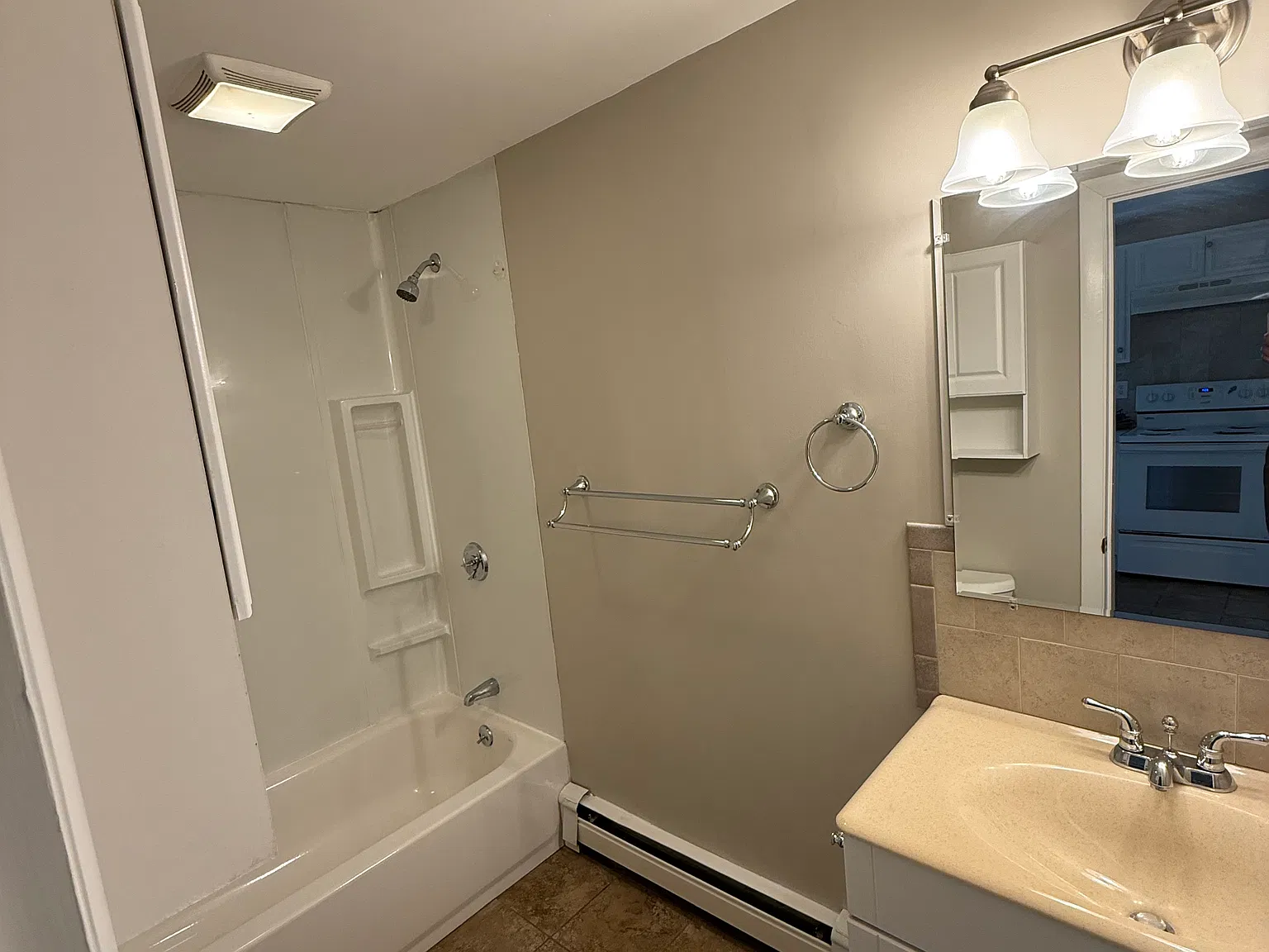11 Nixon Ave — Photo 4