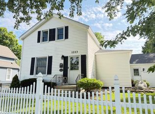 1213 Clinton Ave, Saint Clair, MI 48079