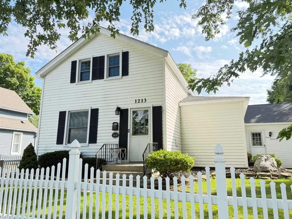 1213 Clinton Ave, Saint Clair, MI 48079