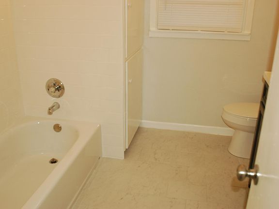 2nd image of 4701 Selkirk Dr