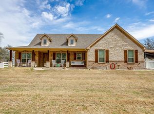 1615 Sanger Dr, Springtown, TX 76082