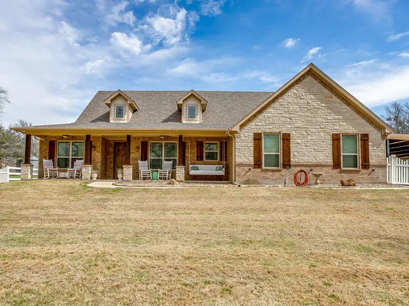 1615 Sanger Dr, Springtown, TX 76082