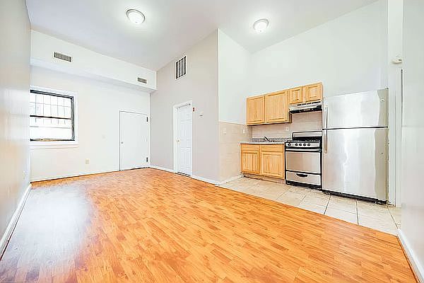 1st image of 926 Fulton St #1B