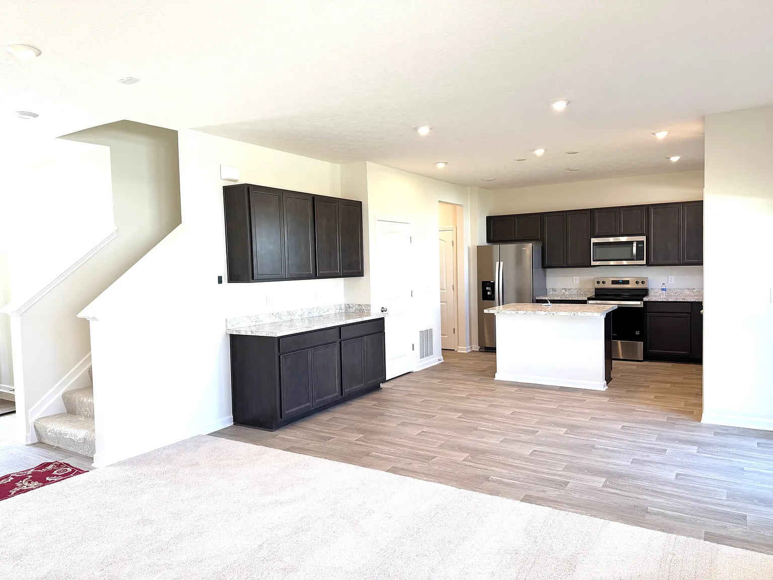 4 bed, 2.5 bath, 2464 sqft, $2,999 — Photo 3