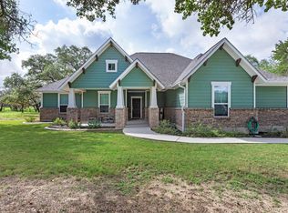 151 Willow Creek Dr, Floresville, TX 78114