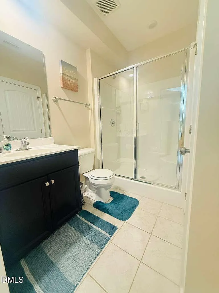 4 bed, 3.0 bath, 2560 sqft, $2,700 — Photo 4