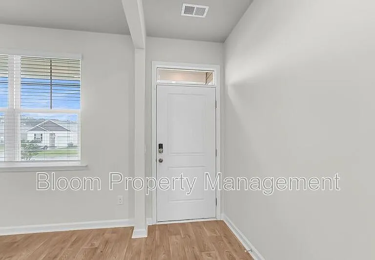 502 Lake Ridge Blvd — Photo 3