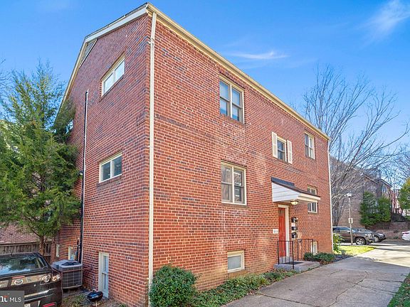 3rd image of 1121 N Taylor St APT B