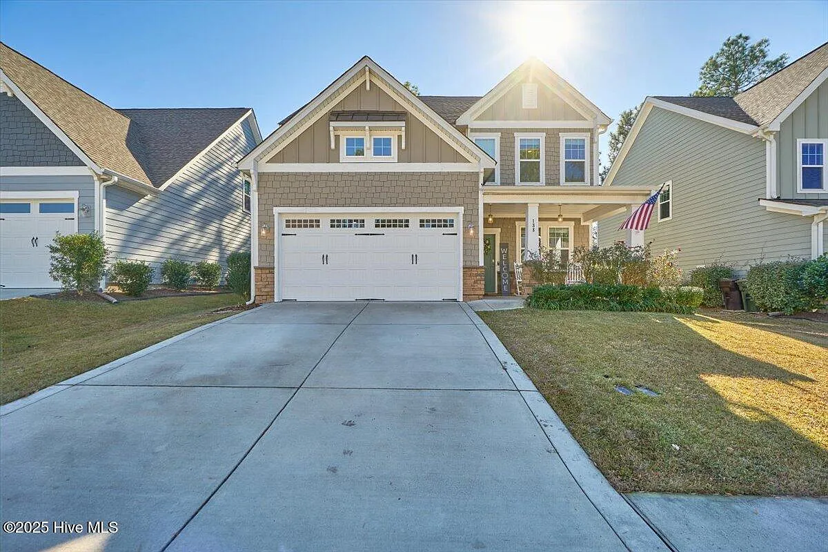 4 bed, 2.5 bath, 2773 sqft, $2,800 — Photo 4