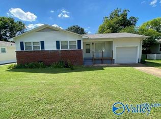 807 Giles Dr NE, Huntsville, AL 35801