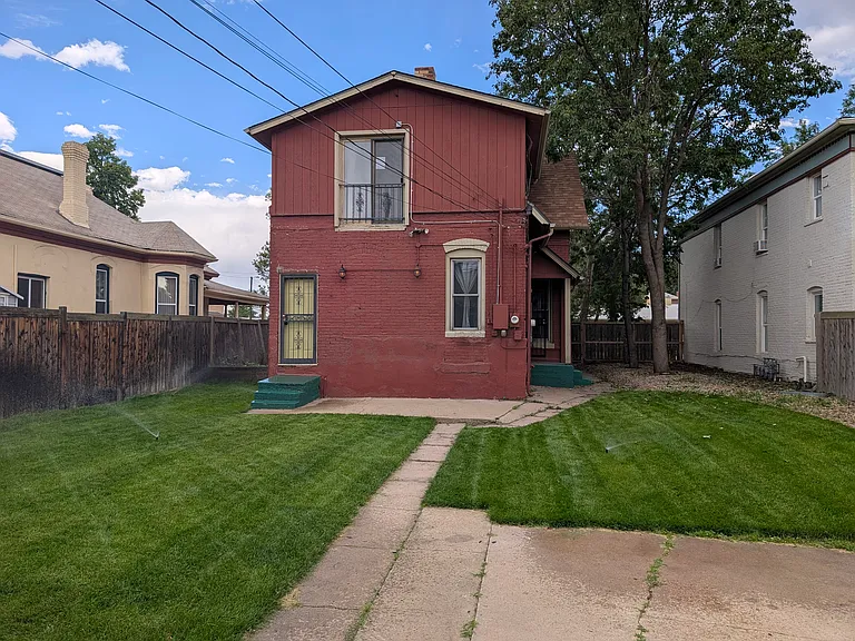 2929 Curtis St #B — Photo 34