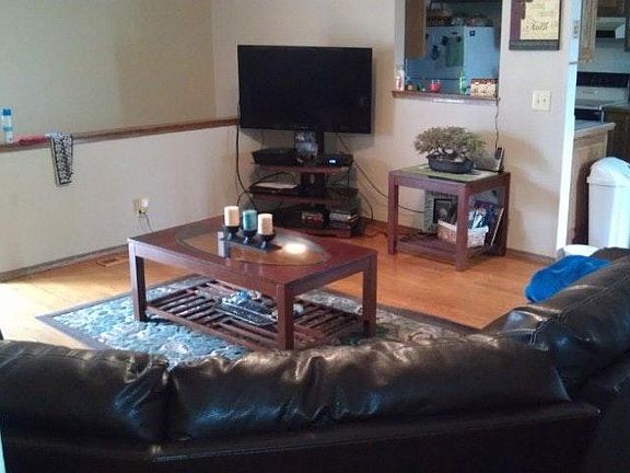 5th image of 228 W Village Lake Dr