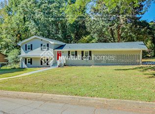 808 Parkstone Dr, Stone Mountain, GA 30083