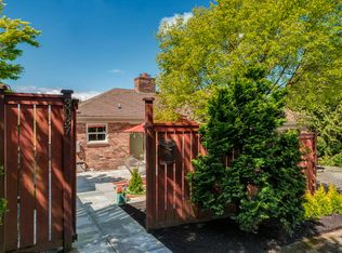 3037 11th Ave W, Seattle, WA 98119