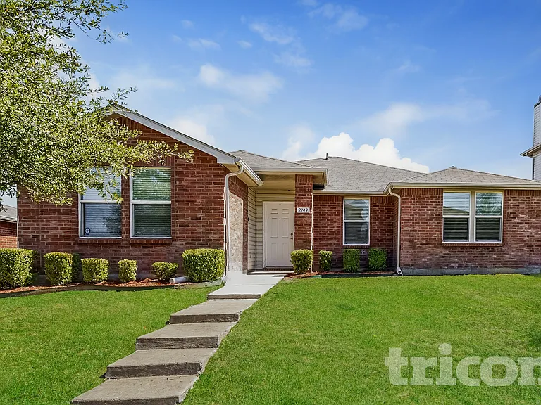 2749 Ingram Cir — Photo 1