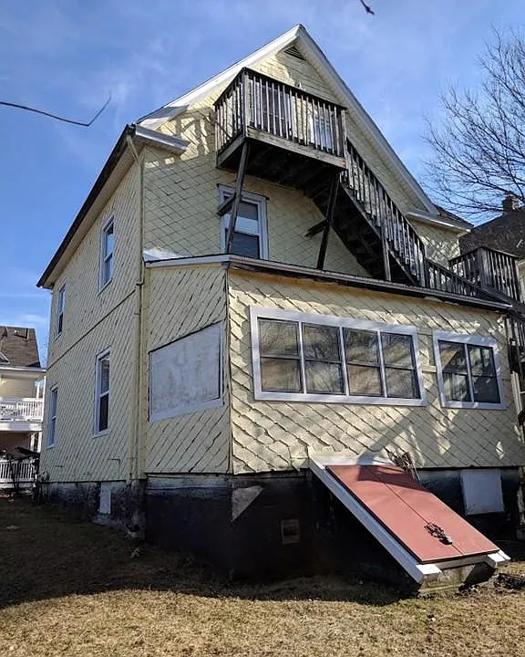 Building Photo 4
