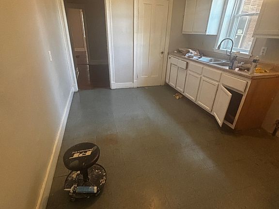3rd image of 6025-6025A Etzel Ave #6025