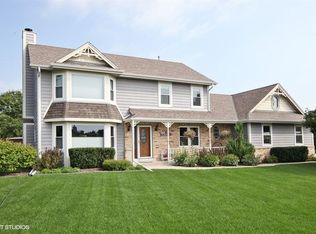 N74W15564 Stonewood Dr, Menomonee Falls, WI 53051