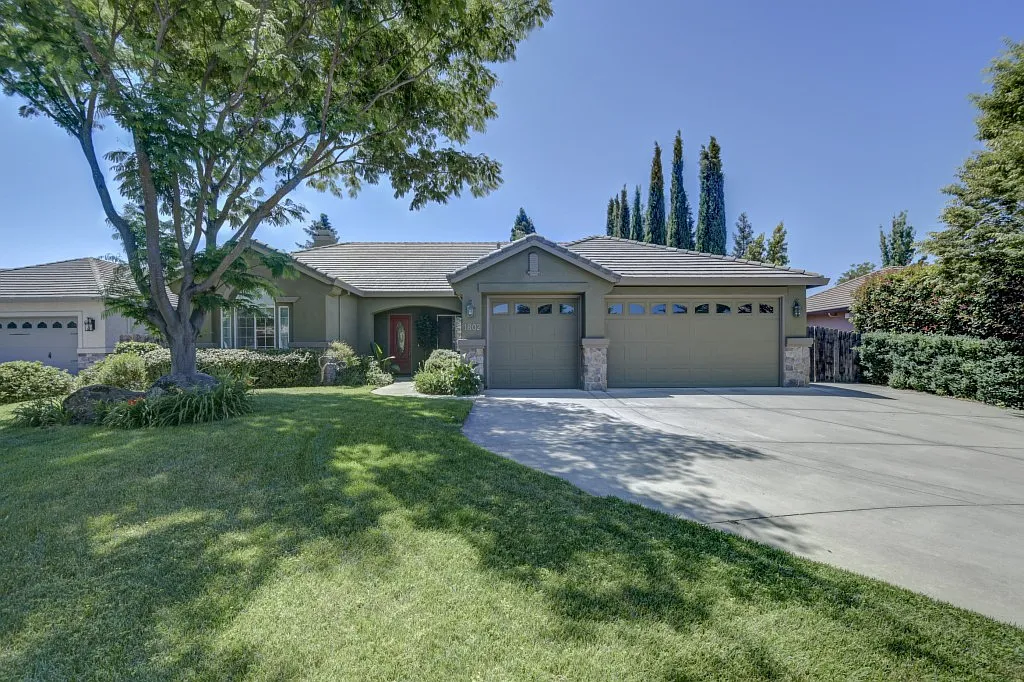 1802 Chloe Ct photo 1