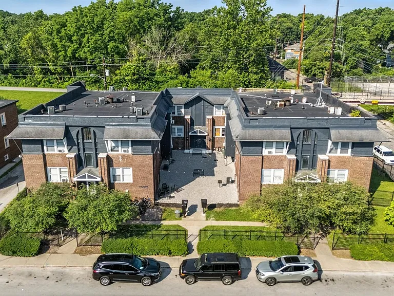 Balsam Avenue Apartments: The Courts — Photo 5
