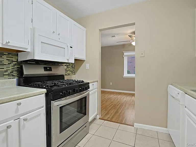 214 Kennedy Dr — Photo 16