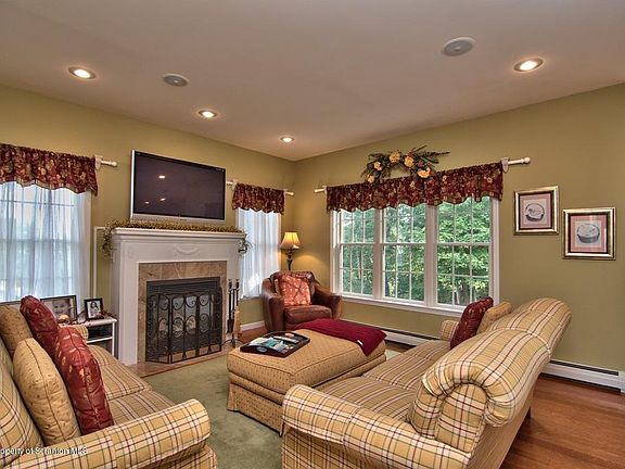4th image of 341 White Birch Dr