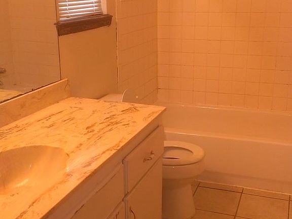 5th image of 606 Greenlea Chase W