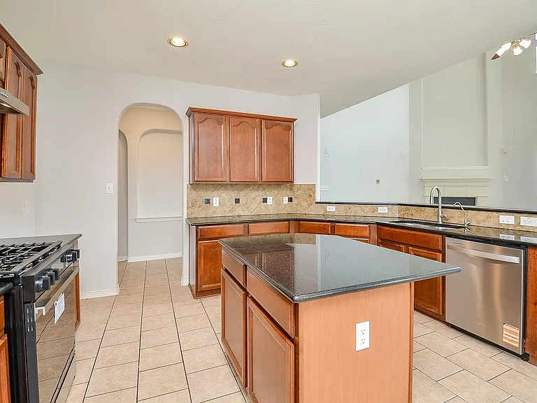 3911 Fallsbrook Ct — Photo 16