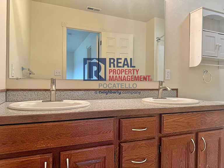 4734 & 4736 Heidi Ct — Photo 19